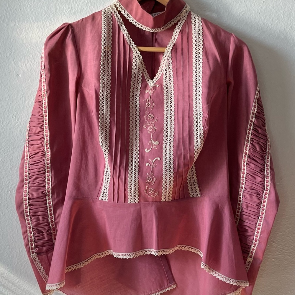 Gorgeous vintage hand-sewn pink blouse